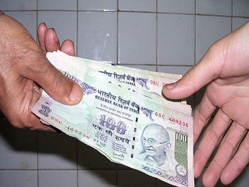 Maha: Two headmasters, teacher of school held for taking bribe for students admission