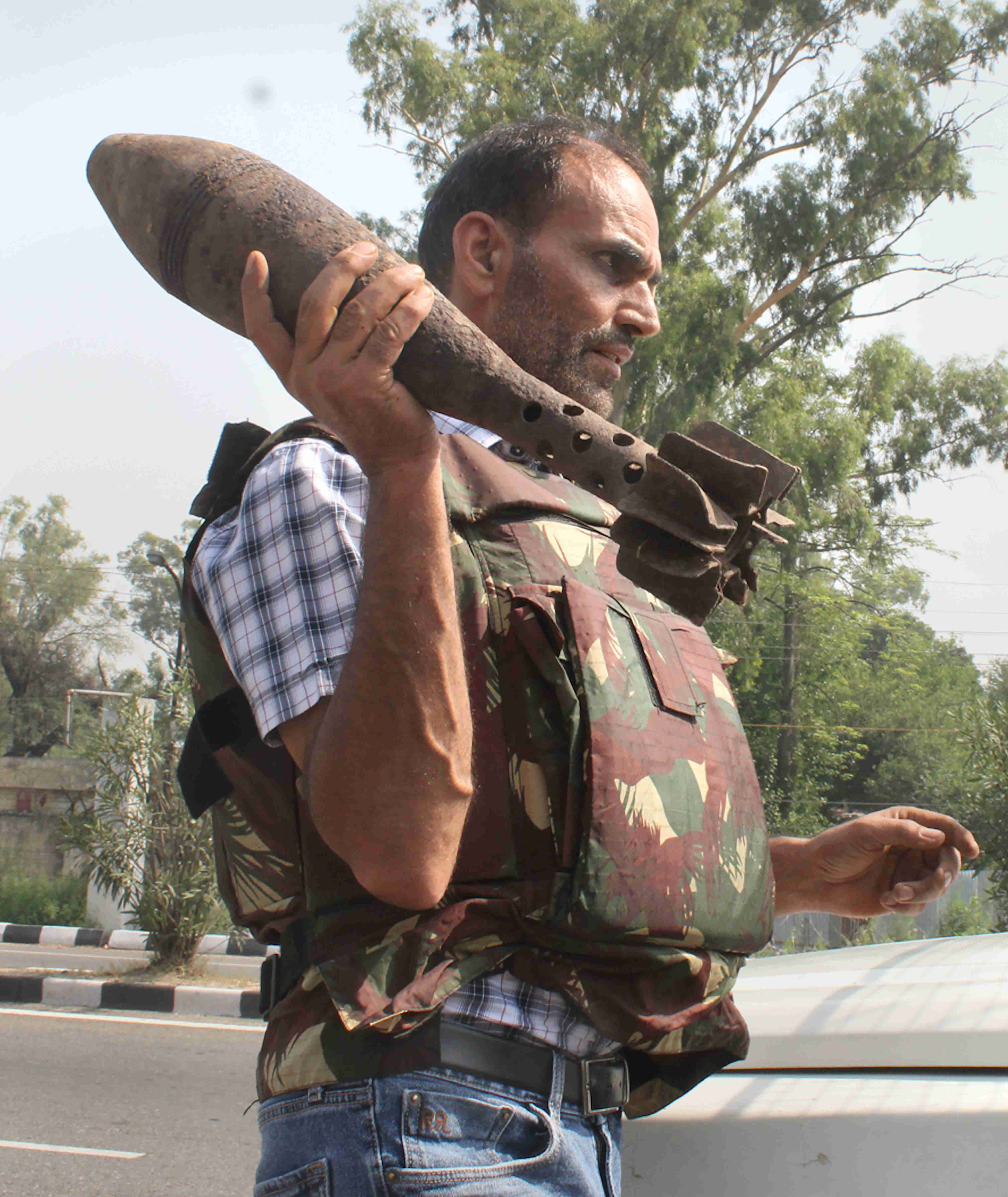 Rusted mortar shell found in Jammu garbage dump Rusted mortar shell found in Jammu garbage dump