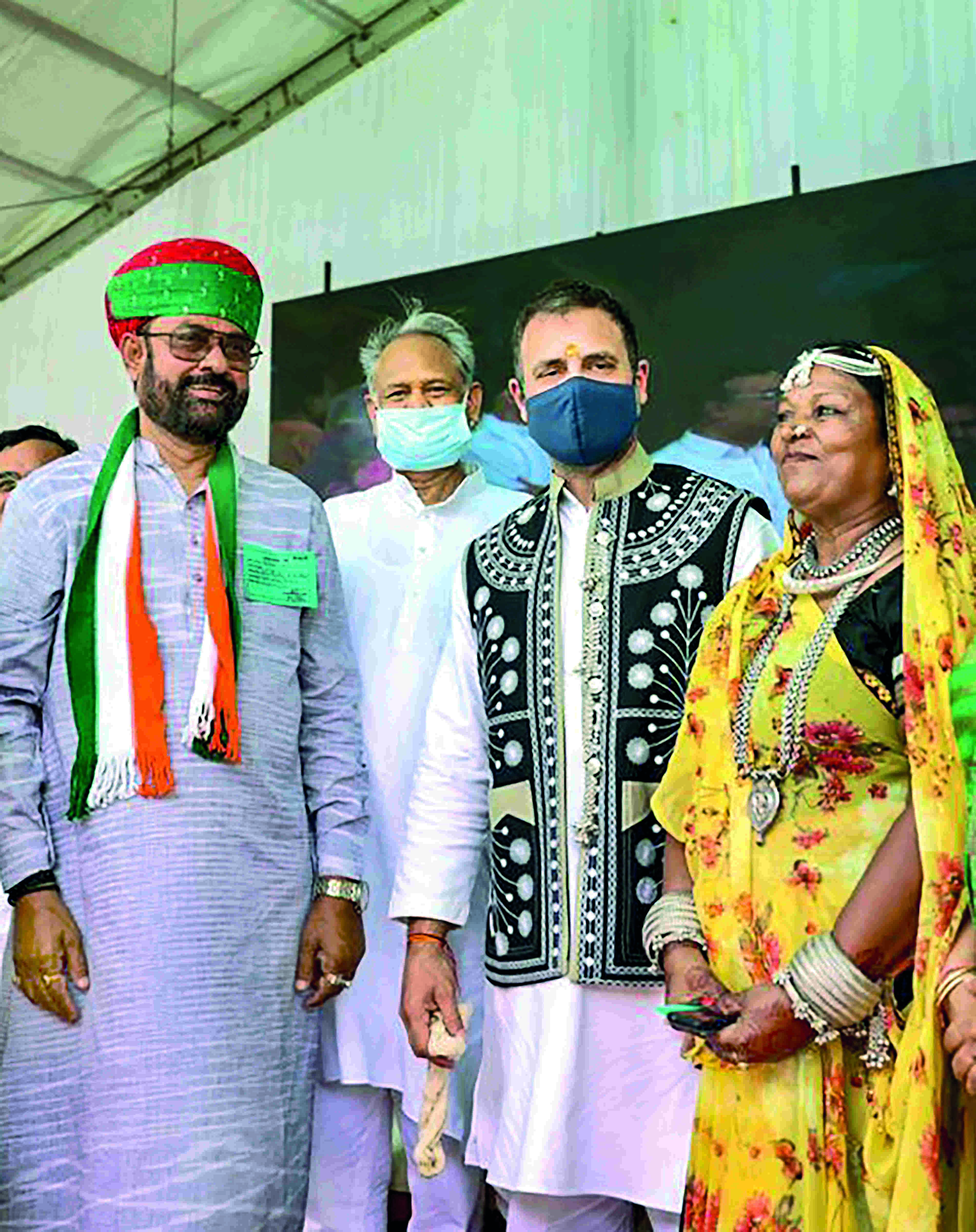 BJP works to create divide, Cong connects with all: Rahul BJP works to create divide, Cong connects with all: Rahul