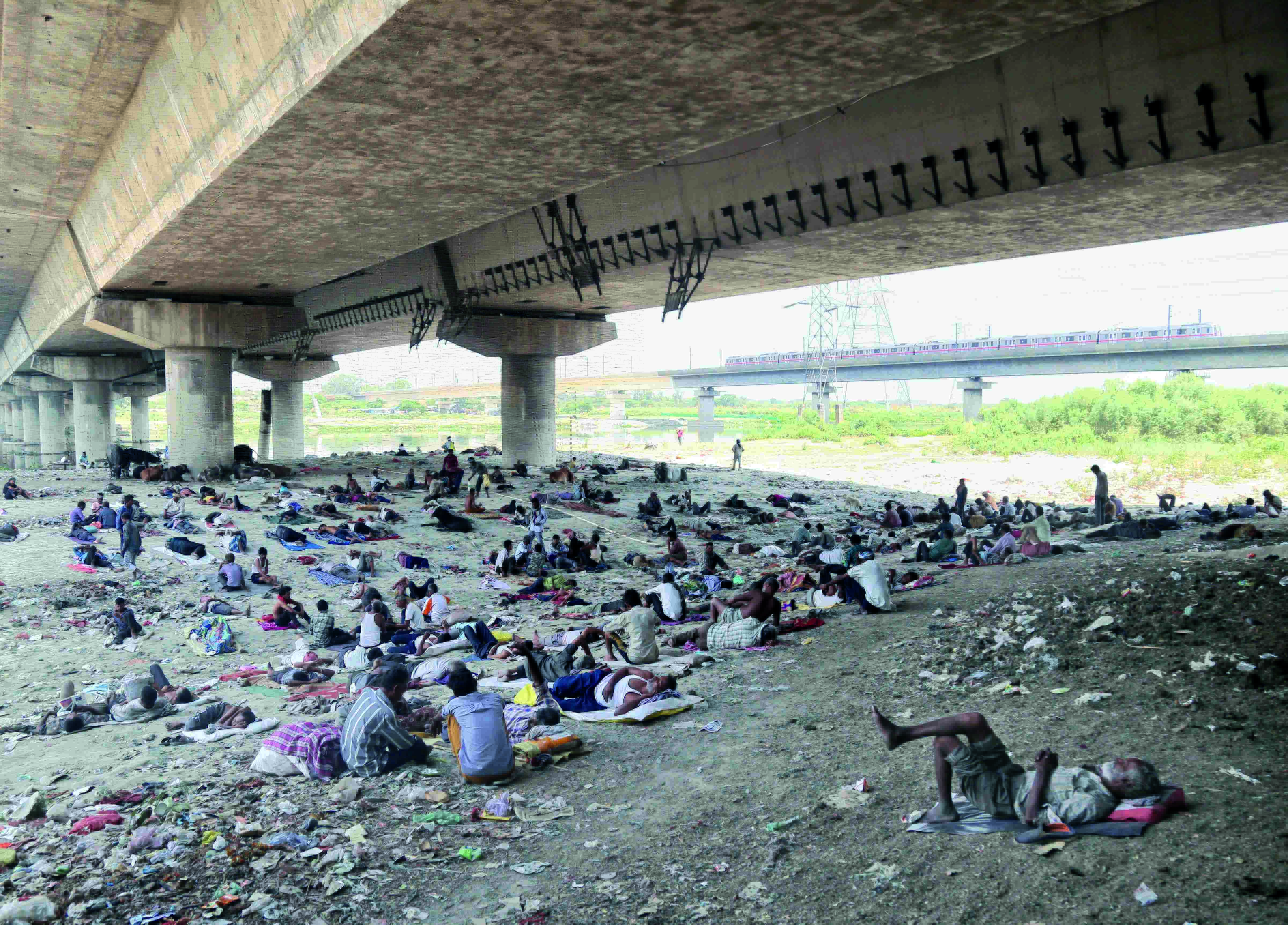 Delhis drinking water problems worsen as Yamuna nearly dries up Delhis drinking water problems worsen as Yamuna nearly dries up