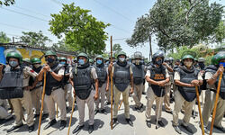 Heavy police deployment at Chandigarh-Mohali border as farmers plan indefinite protest in capital Heavy police deployment at Chandigarh-Mohali border as farmers plan indefinite protest in capital