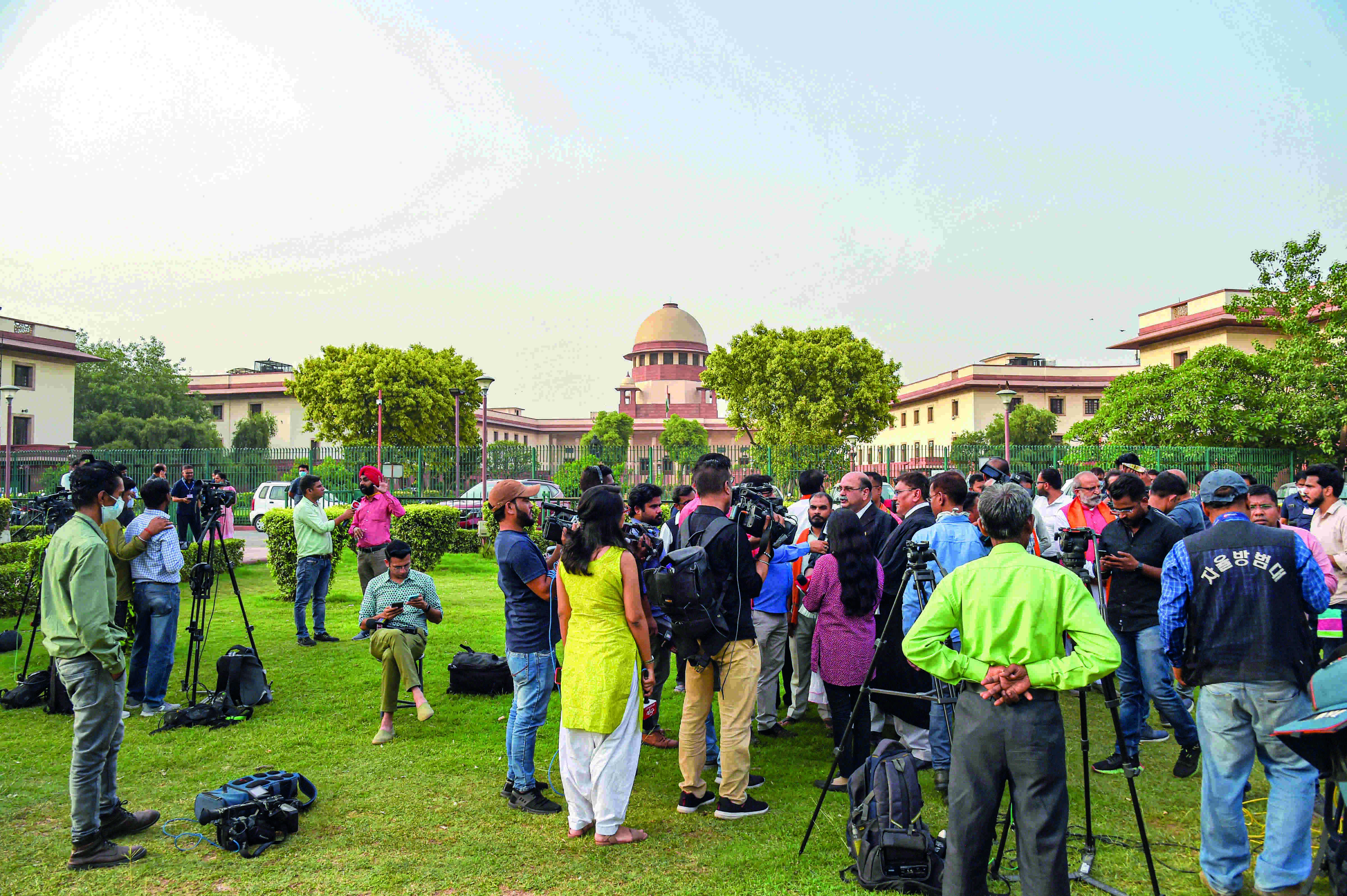Gyanvapi case: Survey team given 2 more days to file report Gyanvapi case: Survey team given 2 more days to file report