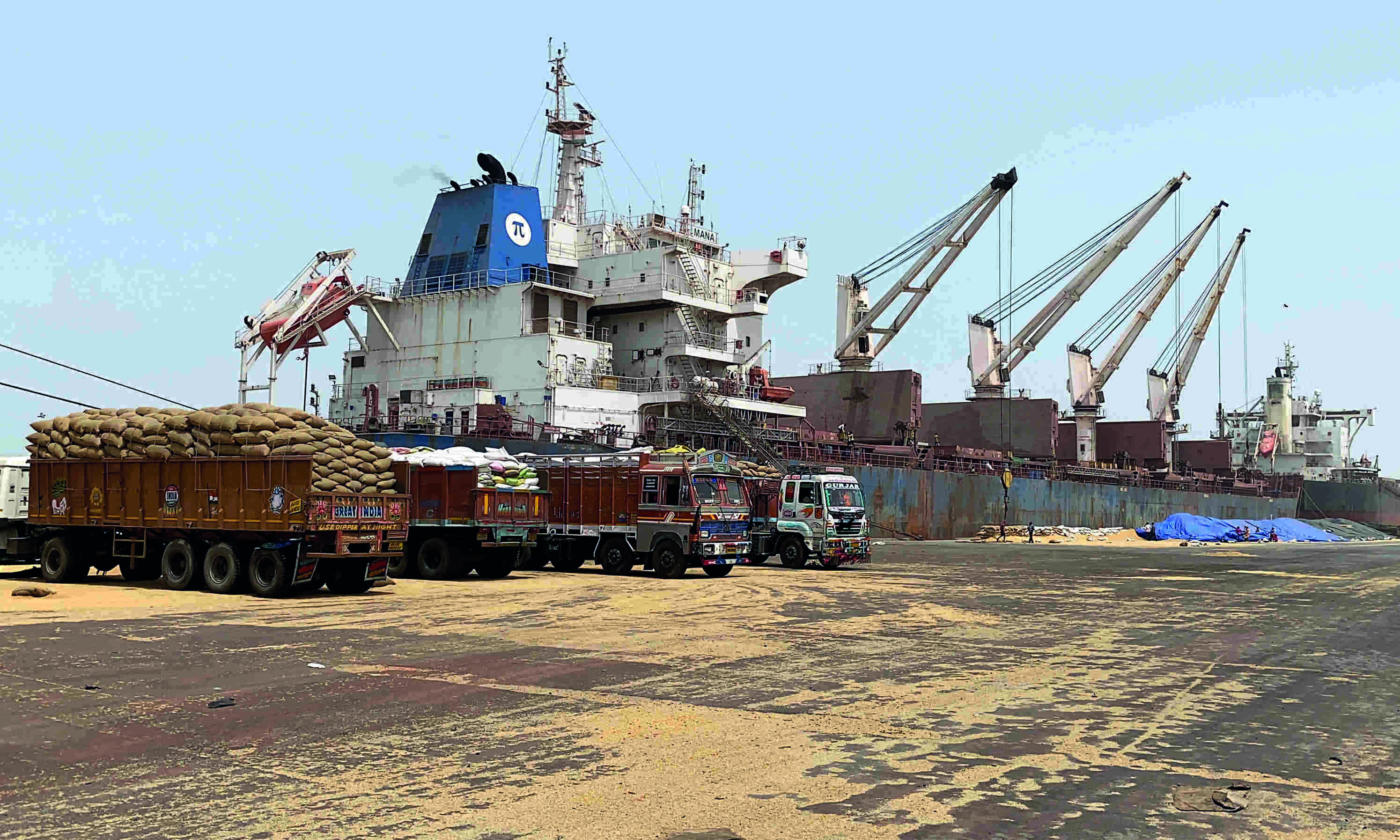 4,000 wheat-laden trucks stranded at Guj port