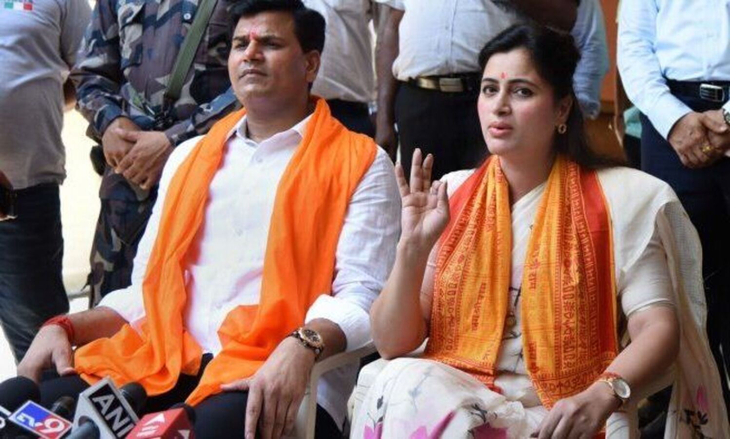 Hanuman Chalisa row: Wont arrest MP Navneet Rana and her husband till June 9, Mumbai police tell court