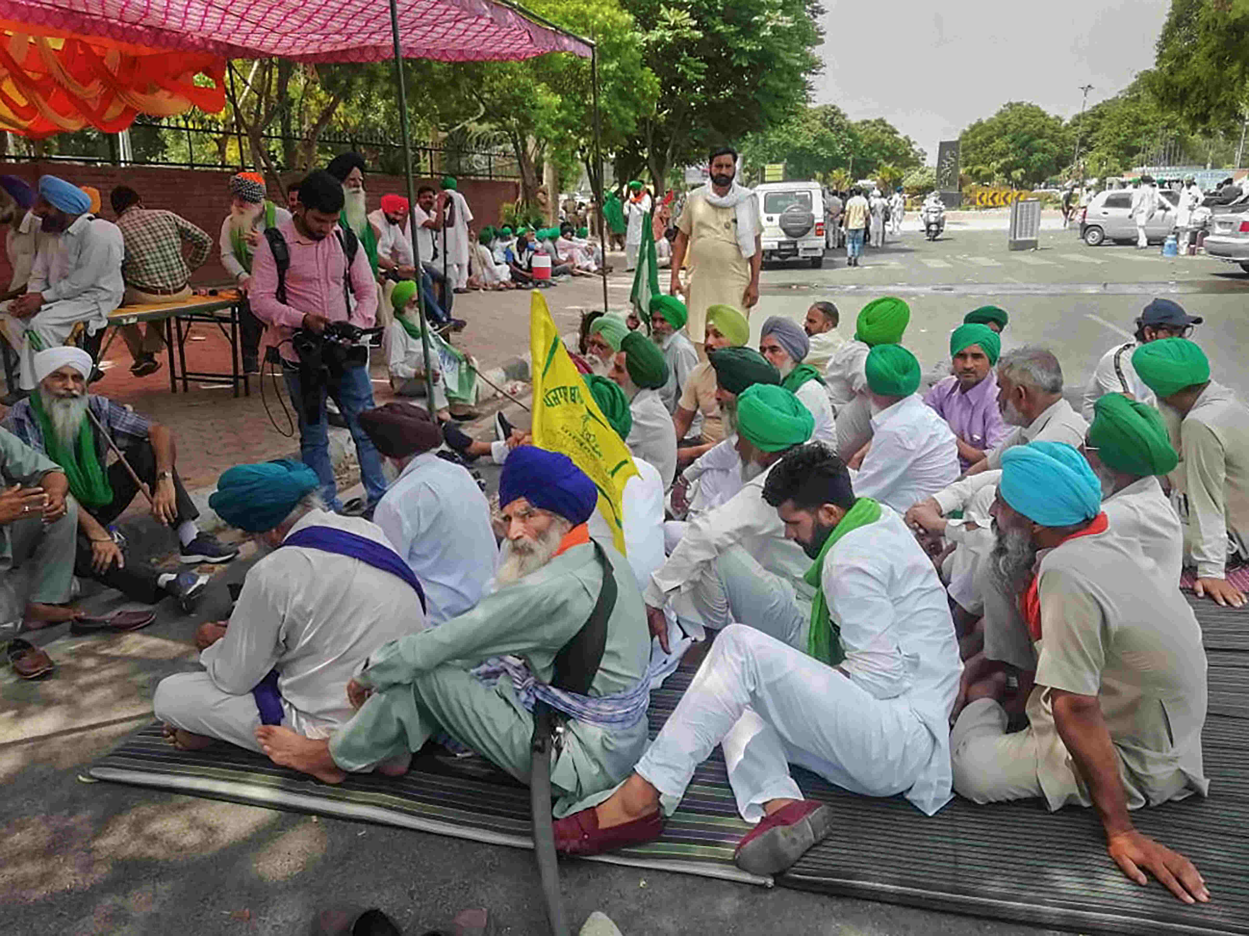 Punjab farmers end protest at Chandigarh-Mohali border as AAP govt accepts their several demands