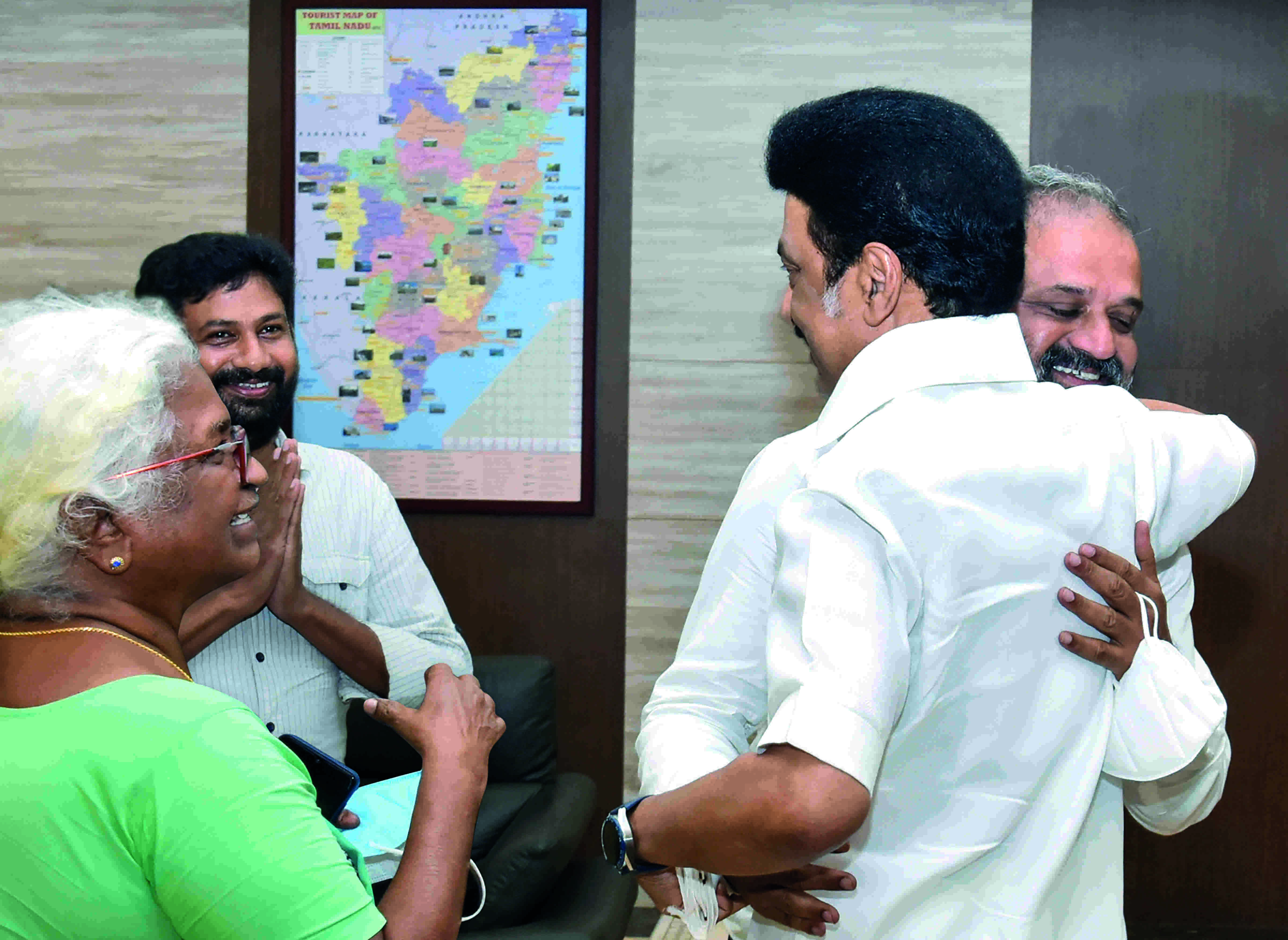 Perarivalans kin on cloud nine; Stalin, others hail SC ruling Perarivalans kin on cloud nine; Stalin, others hail SC ruling