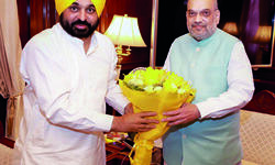 CM Mann meets HM Shah, seeks Rs 500 per quintal compensation for low yield of wheat CM Mann meets HM Shah, seeks Rs 500 per quintal compensation for low yield of wheat