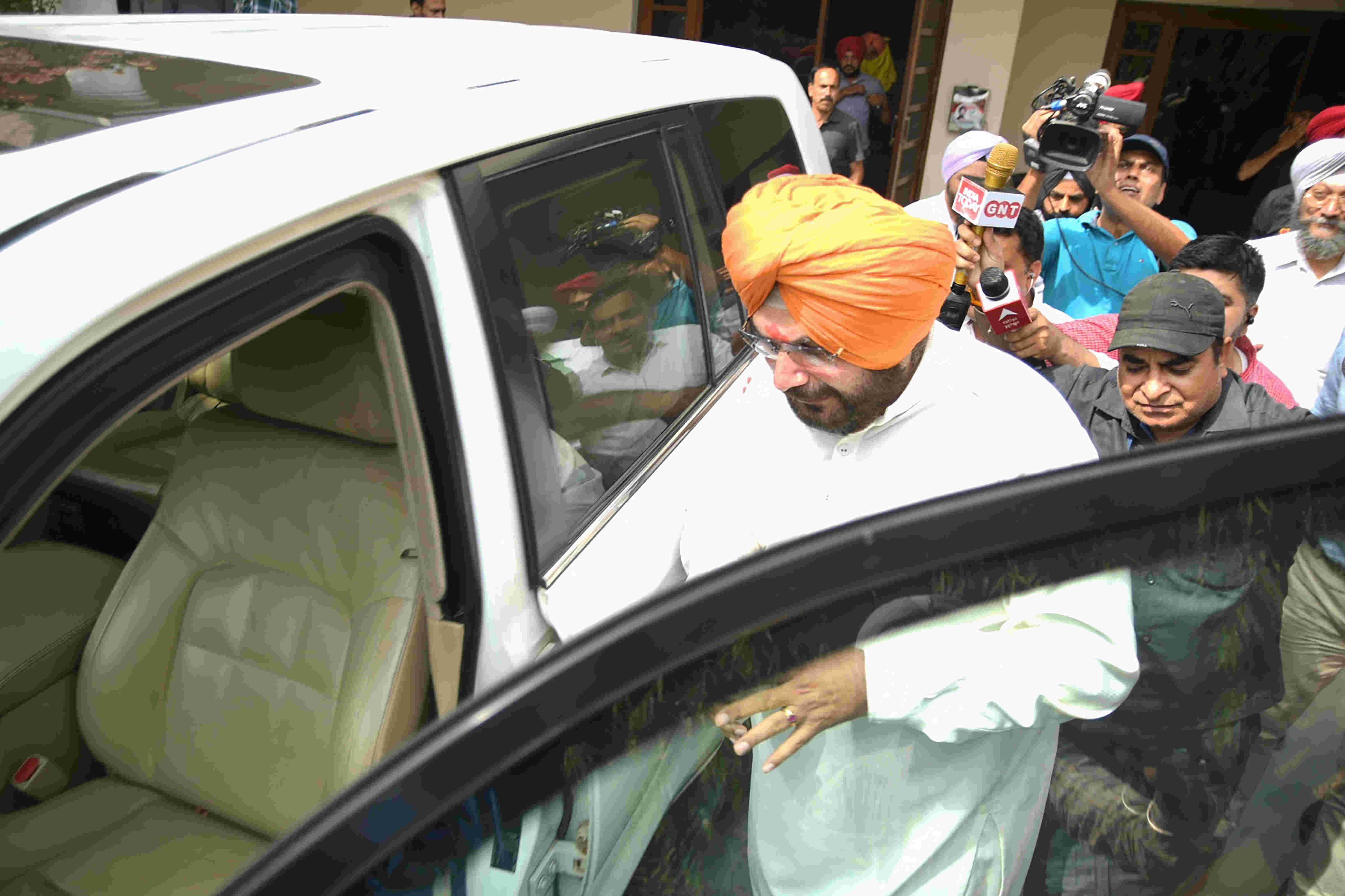 Will submit to the majesty of law: Sidhu after SC sentences him to one-year jail Will submit to the majesty of law: Sidhu after SC sentences him to one-year jail