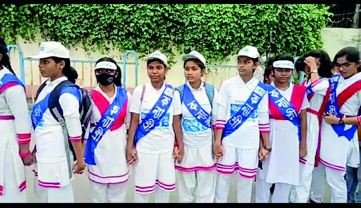 Human chain formed to spread awareness against child marriage Human chain formed to spread awareness against child marriage