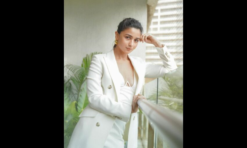 Alia Bhatt off to shoot for her Hollywood film