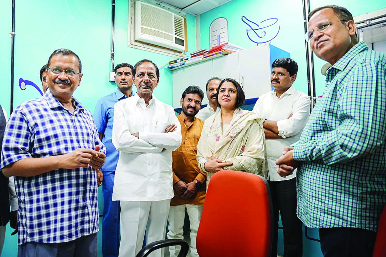 Telangana CM KCR visits Delhi govt school and Mohalla Clinic Telangana CM KCR visits Delhi govt school and Mohalla Clinic
