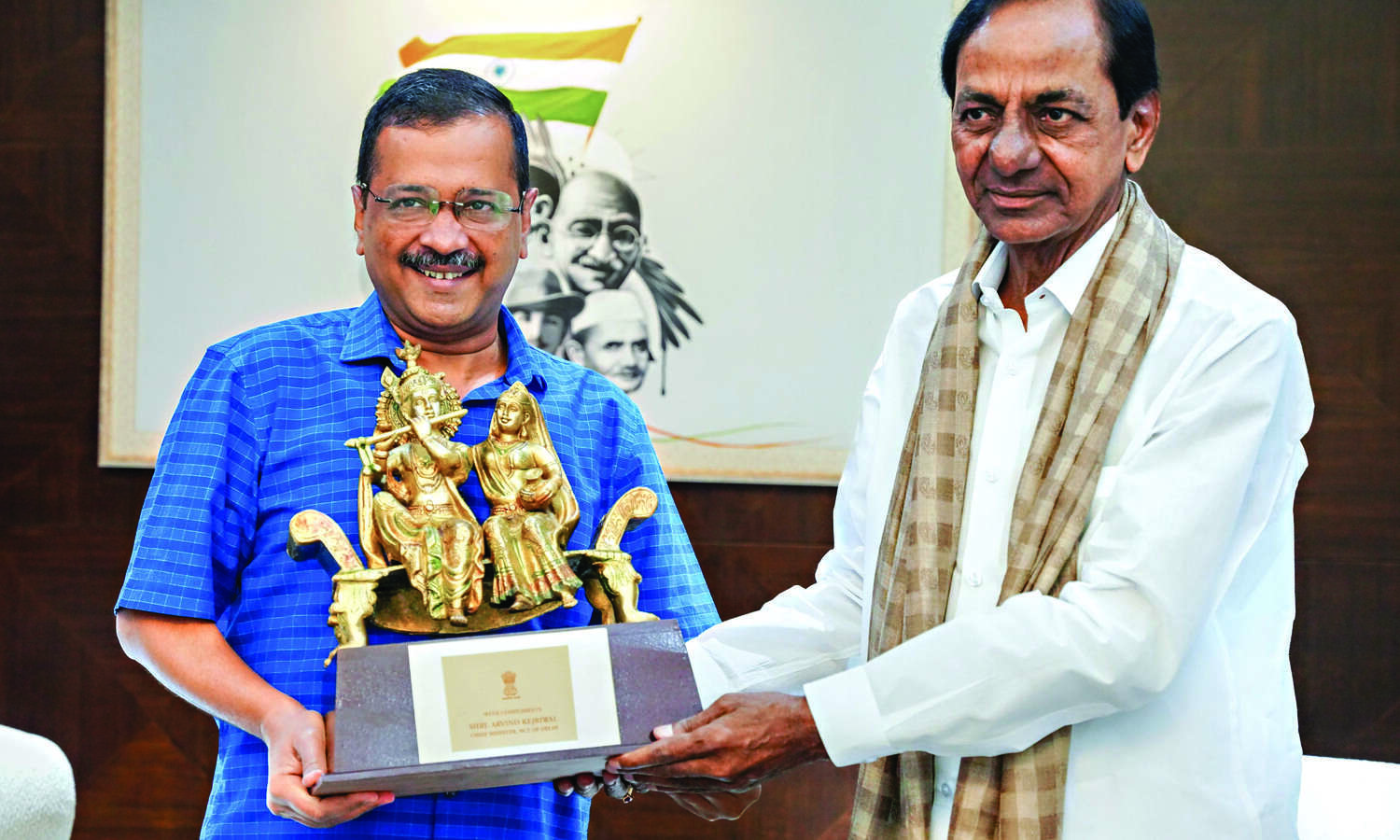 CM Kejriwal hosts lunch for KCR; discusses political, federal issues