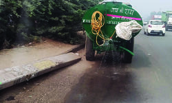 Water crisis hits Ggm hard once again, residents protest Water crisis hits Ggm hard once again, residents protest