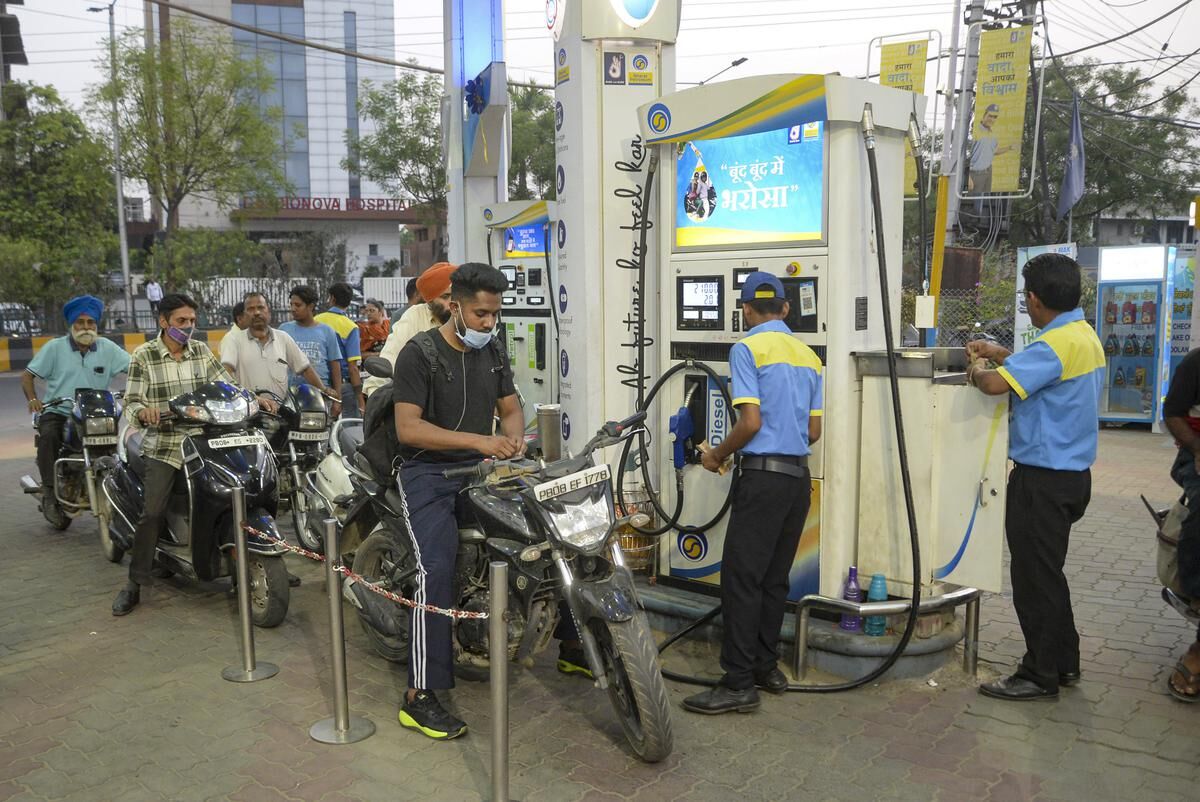 Maha, Kerala, Raj reduce VAT on petrol, diesel after Centre cuts excise duty