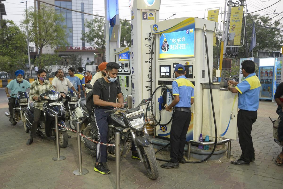 Maha, Kerala, Raj reduce VAT on petrol, diesel after Centre cuts excise duty Maha, Kerala, Raj reduce VAT on petrol, diesel after Centre cuts excise duty