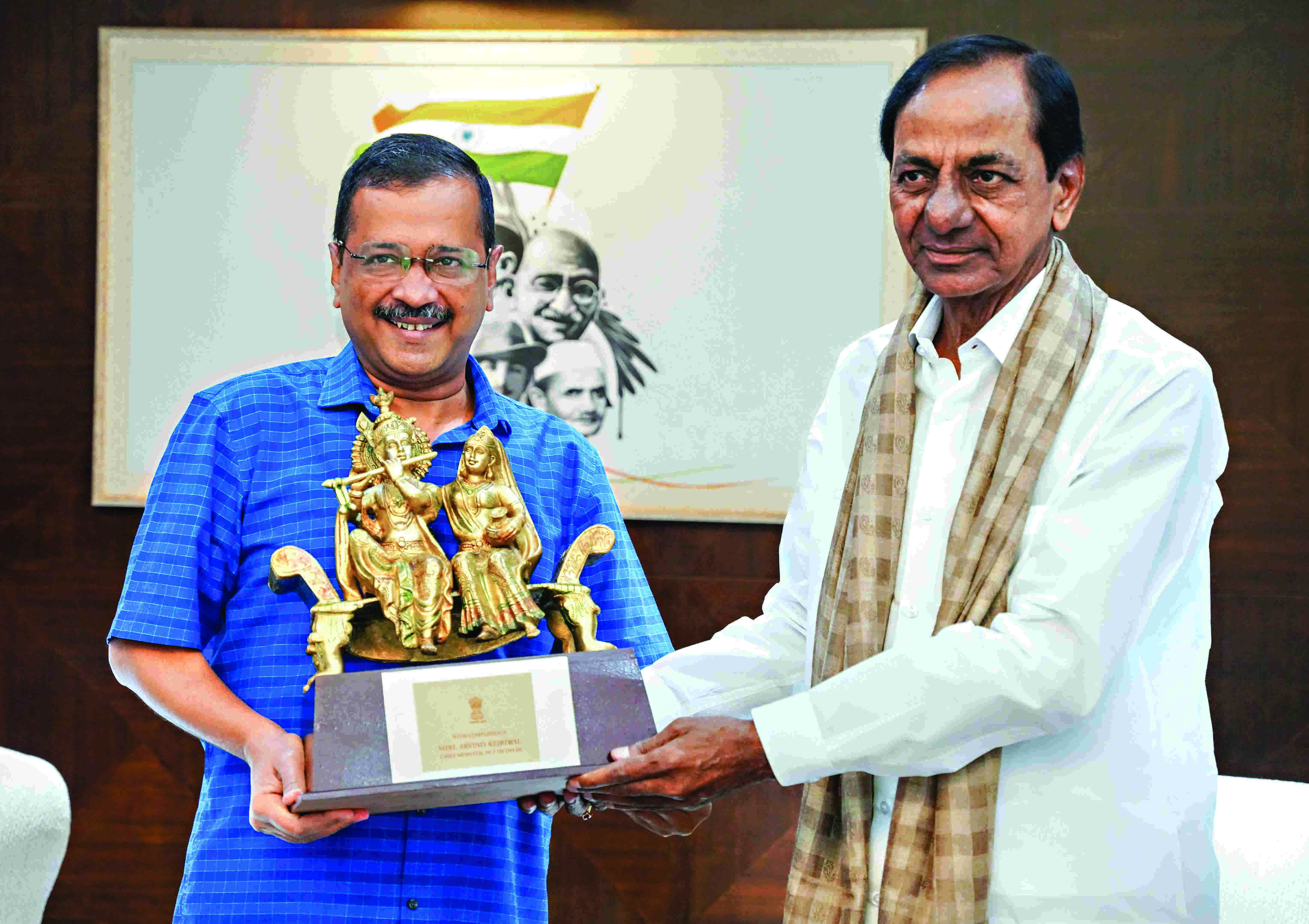 CM Kejriwal hosts lunch for KCR; discusses political, federal issues CM Kejriwal hosts lunch for KCR; discusses political, federal issues