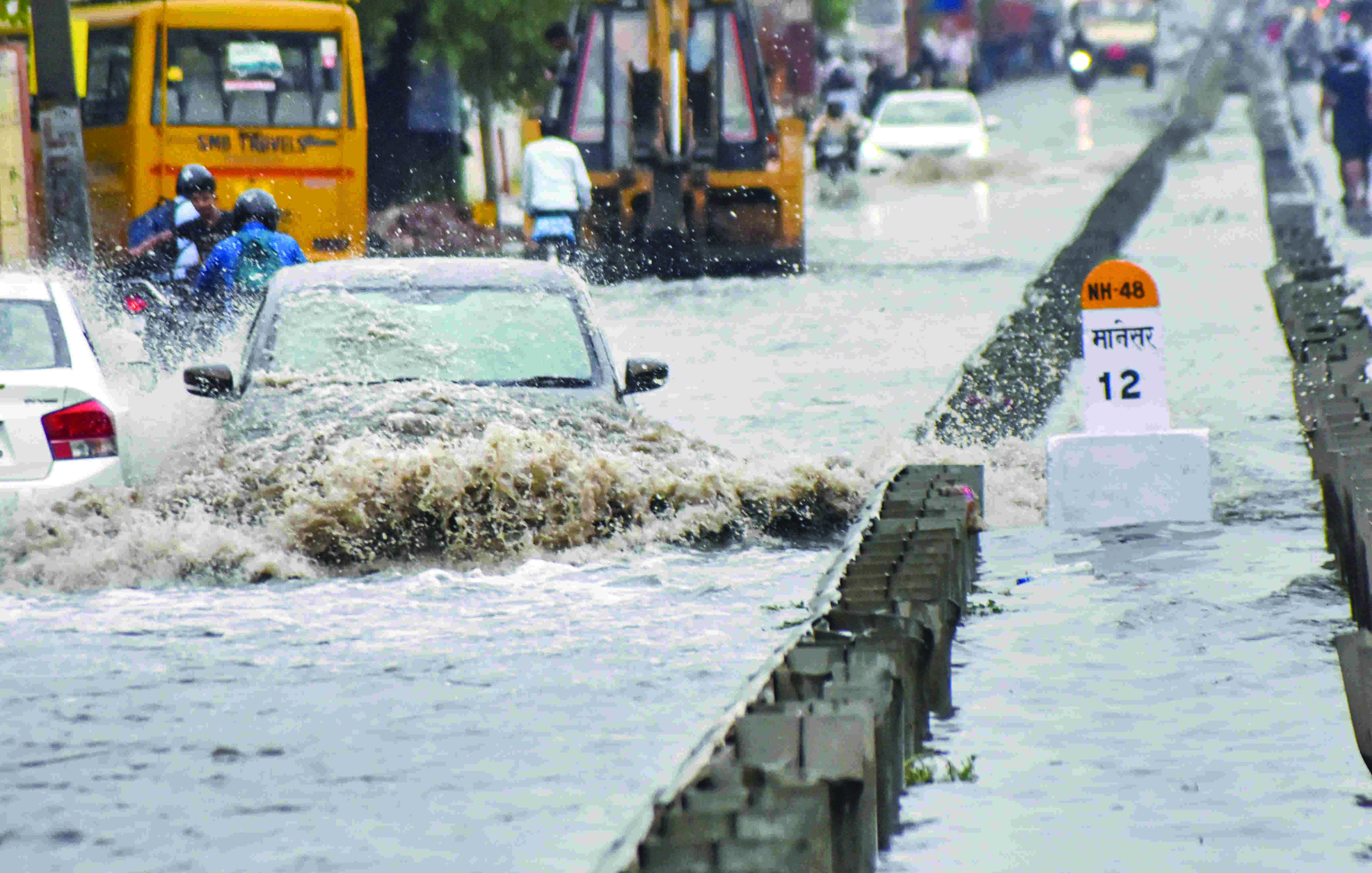 11-degree drop in 1.5 hours: Rain cools Delhis scorching heat 11-degree drop in 1.5 hours: Rain cools Delhis scorching heat