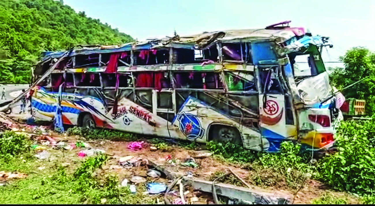 Mamata condoles death of 6 tourists in Odisha road accident Mamata condoles death of 6 tourists in Odisha road accident