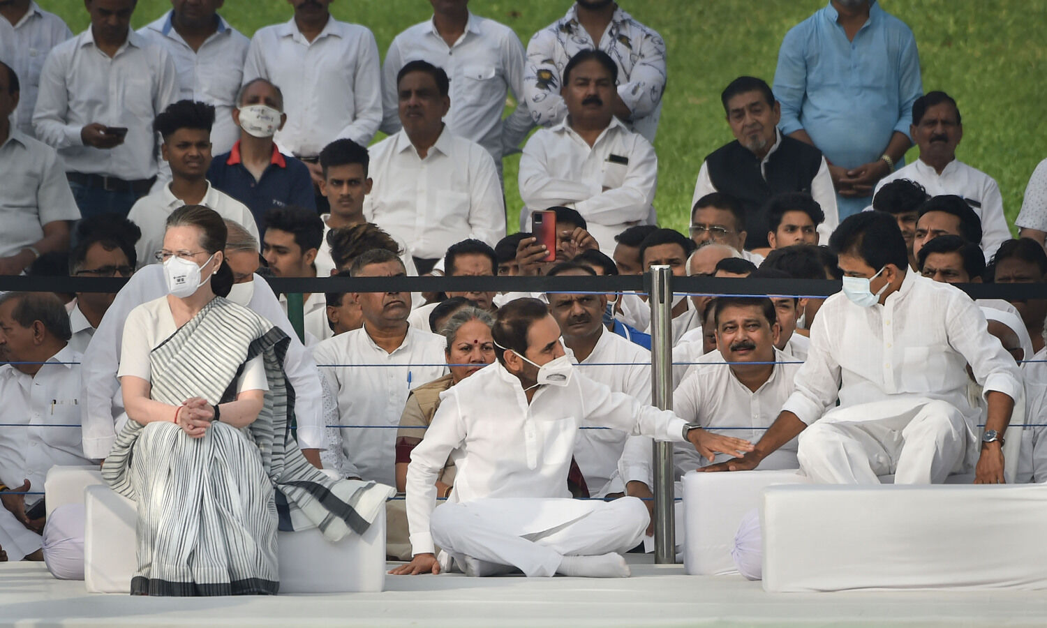 Architect of modern India: Cong pays tributes to Nehru on death anniversary