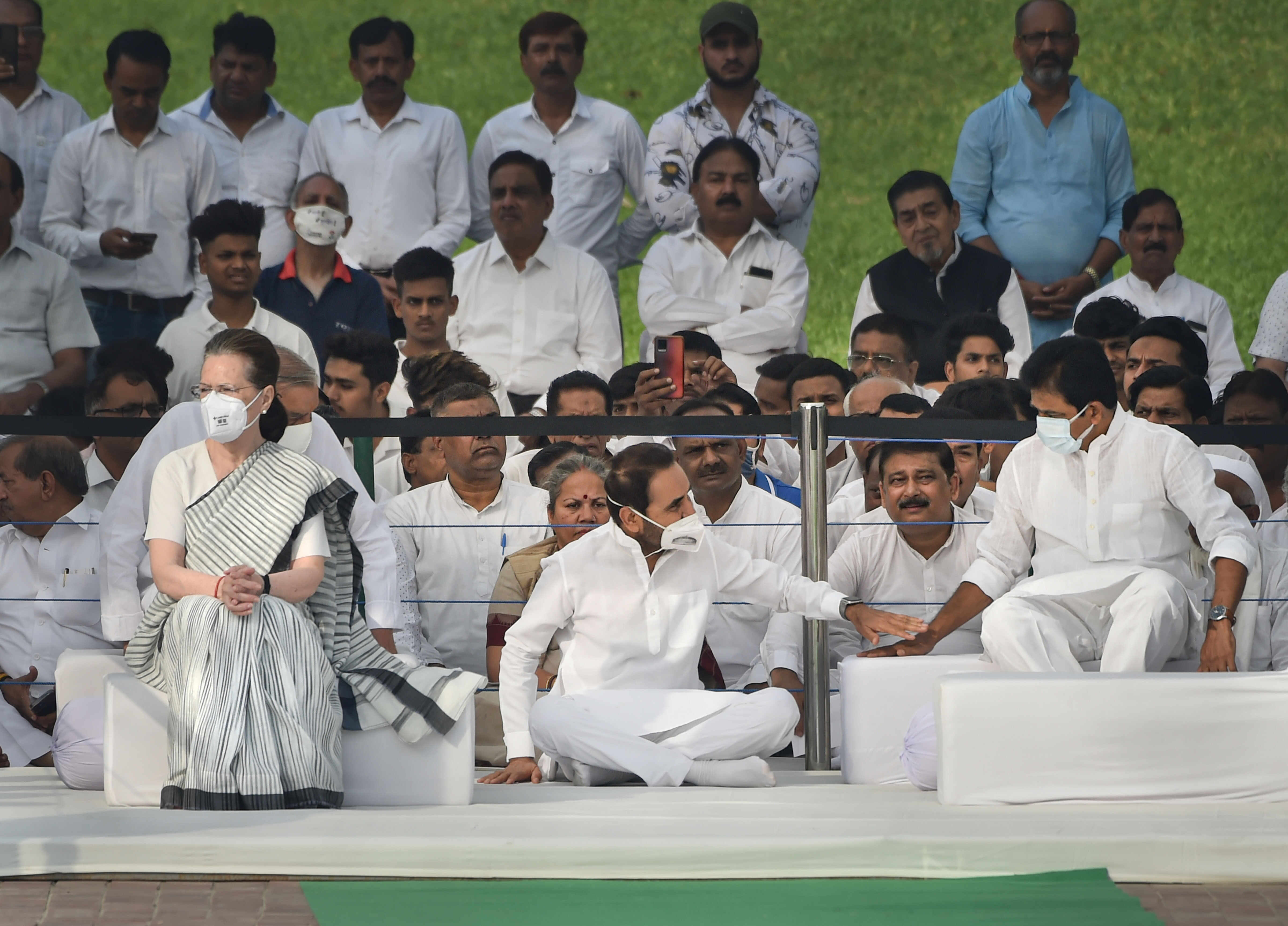 Architect of modern India: Cong pays tributes to Nehru on death anniversary