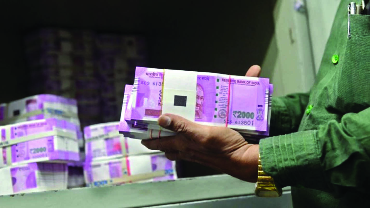 Rs 2000 currency accounts for just 1.6% of total notes in circulation at March-end Rs 2000 currency accounts for just 1.6% of total notes in circulation at March-end