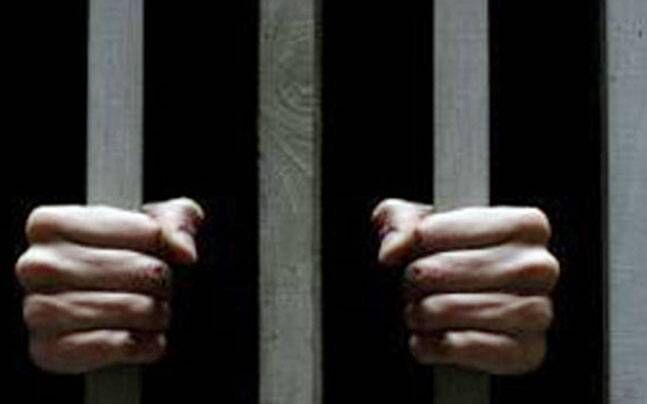 Woman gets 15 months in prison for punching flight attendant Woman gets 15 months in prison for punching flight attendant