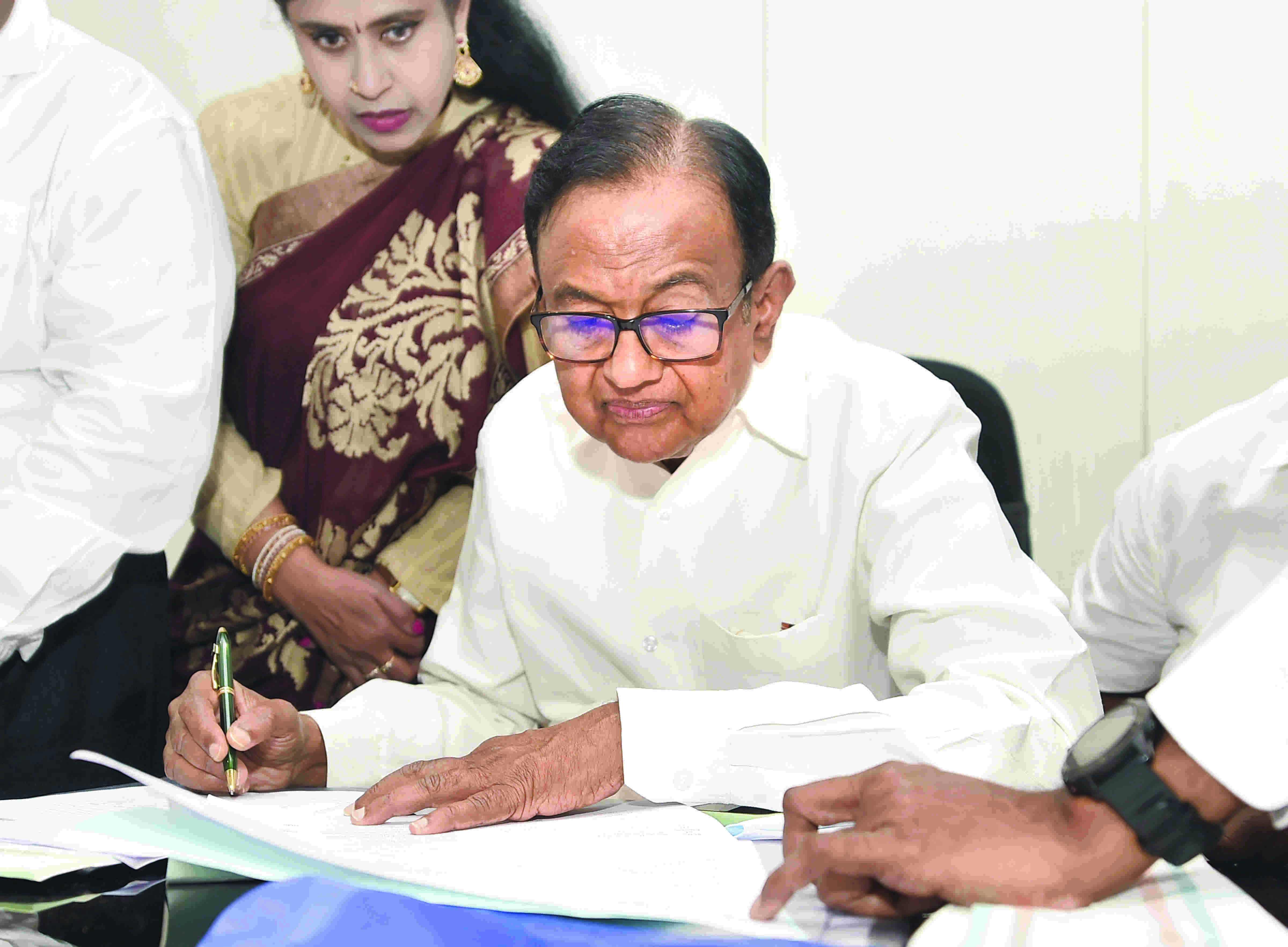 Cong list spurs more dissent with outsiders charge