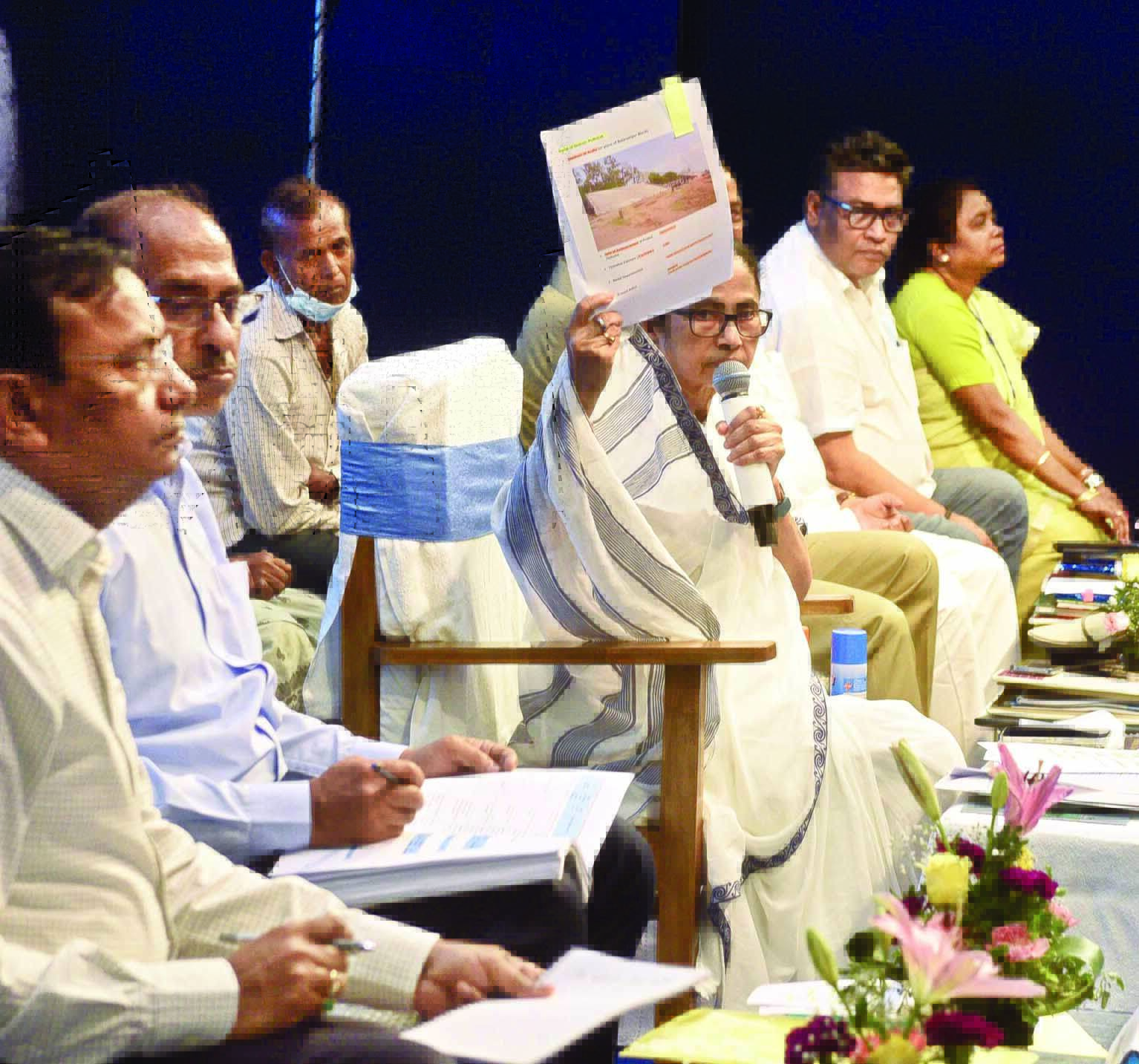 CM scorns DM over graft; rebukes dist officials for ineffective work