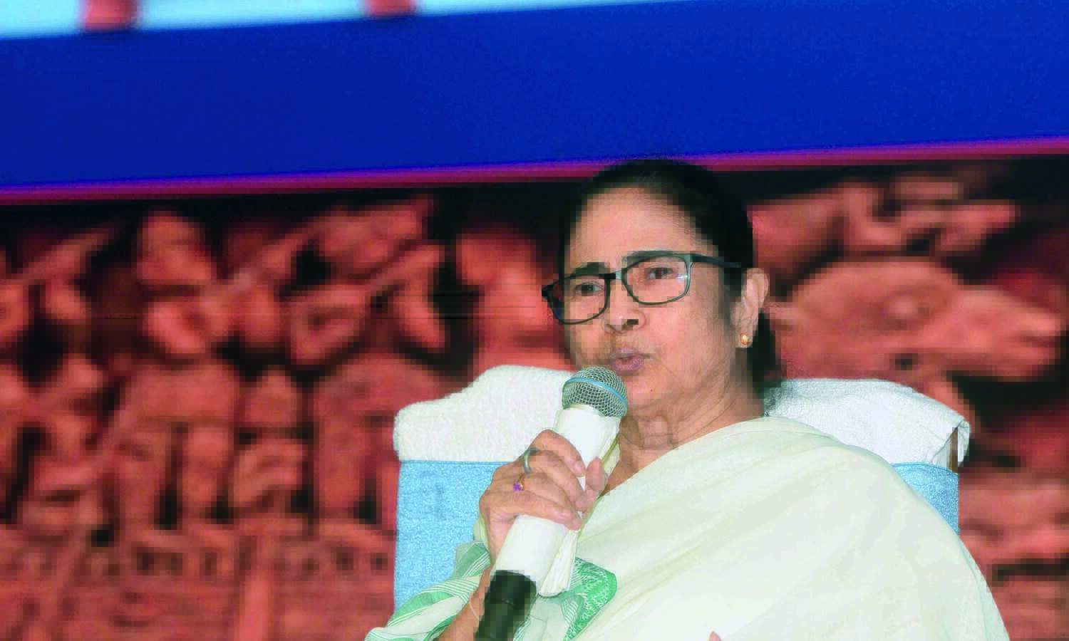 CM berates dist officials over delay in projects & graft at kisan mandi