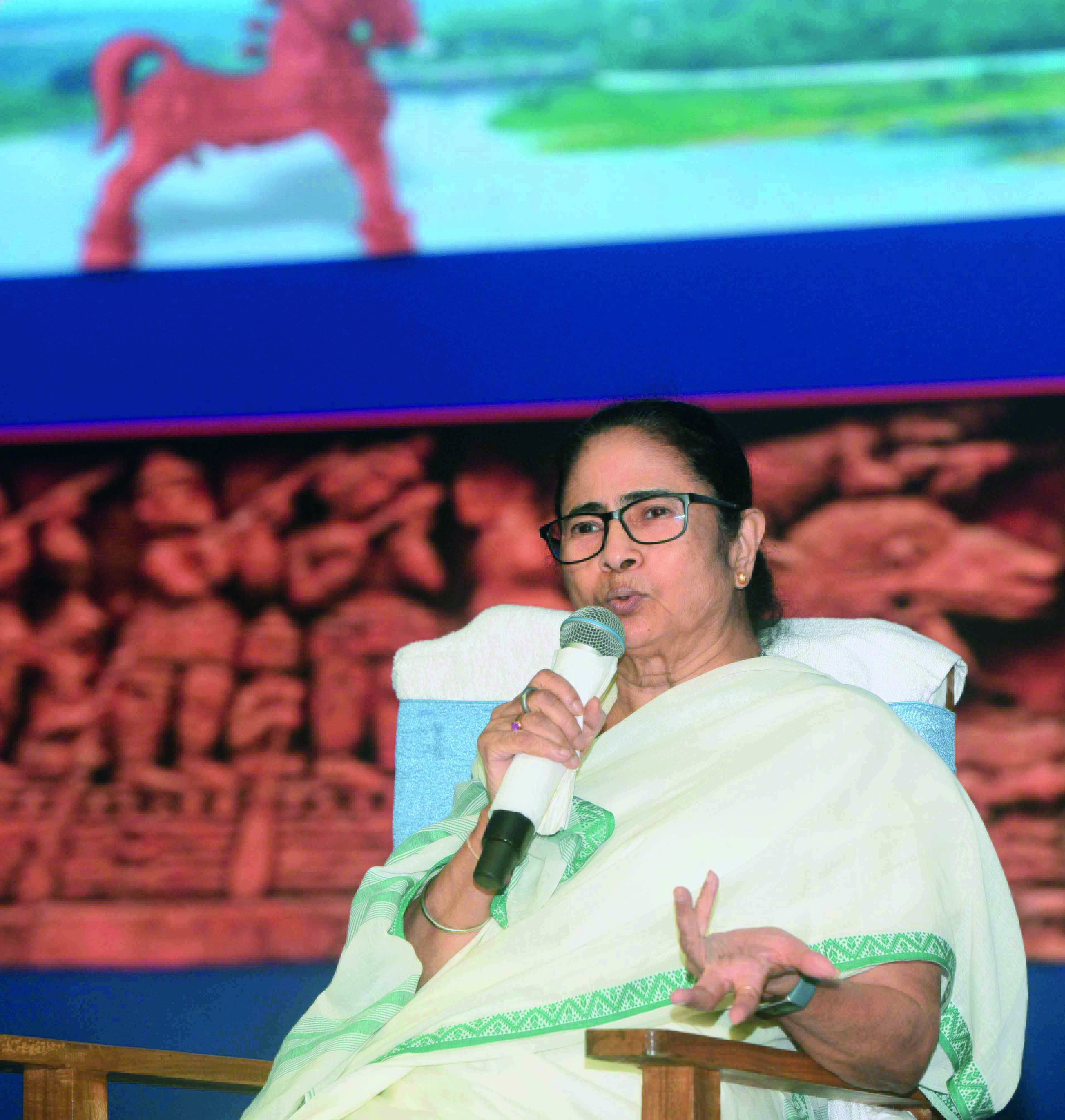 CM berates dist officials over delay in projects & graft at kisan mandi CM berates dist officials over delay in projects & graft at kisan mandi