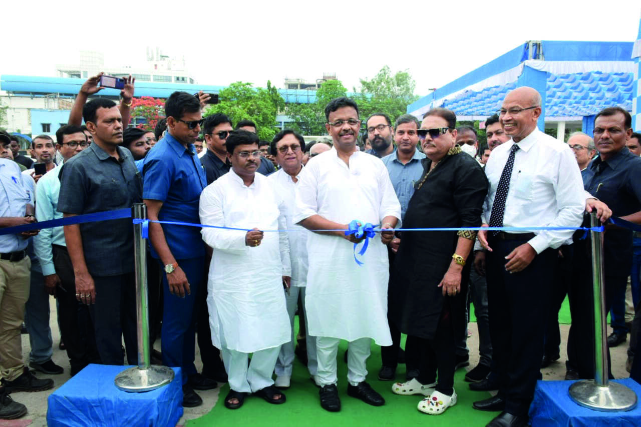 Hakim inaugurates CNG facility at Kasba Hakim inaugurates CNG facility at Kasba