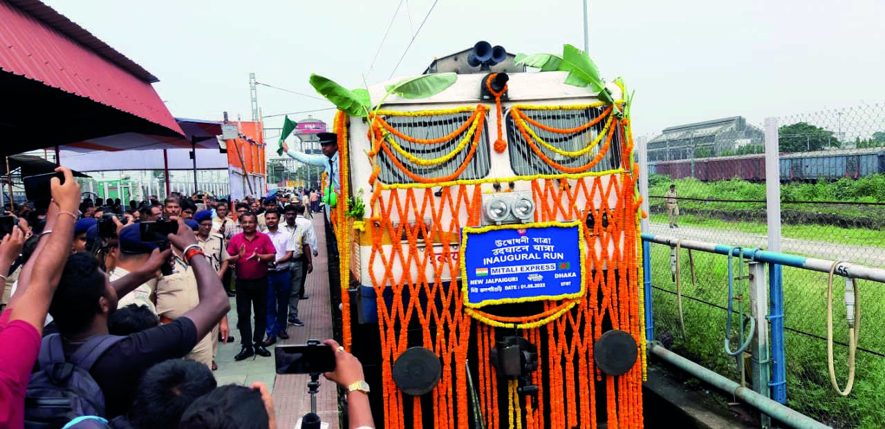 Third passenger train between India and Bdesh flagged off Third passenger train between India and Bdesh flagged off
