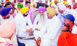 Punjab CM Mann visits Moosewalas family