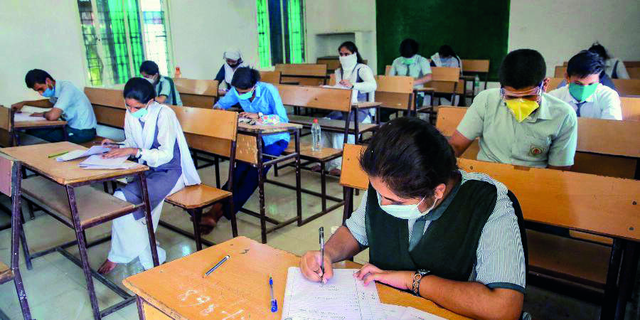 Madhyamik result: Students from districts outclass their counterparts in Kolkata Madhyamik result: Students from districts outclass their counterparts in Kolkata