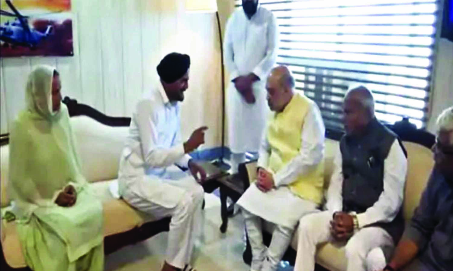 Moosewalas family meets Amit Shah