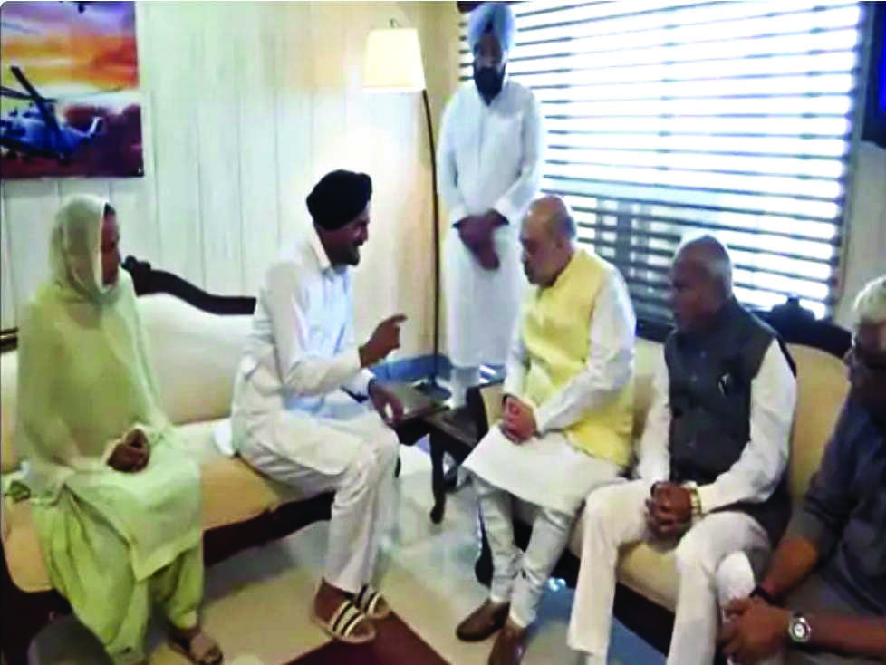 Moosewalas family meets Amit Shah