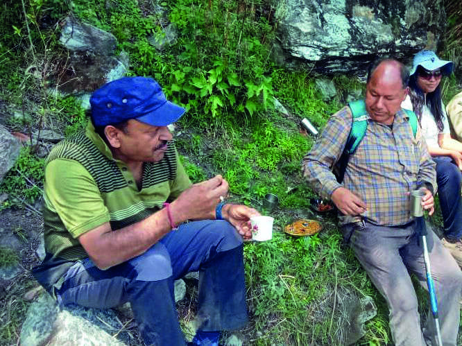 CEC walks 18 km to remotest polling station of Uttarakhand CEC walks 18 km to remotest polling station of Uttarakhand