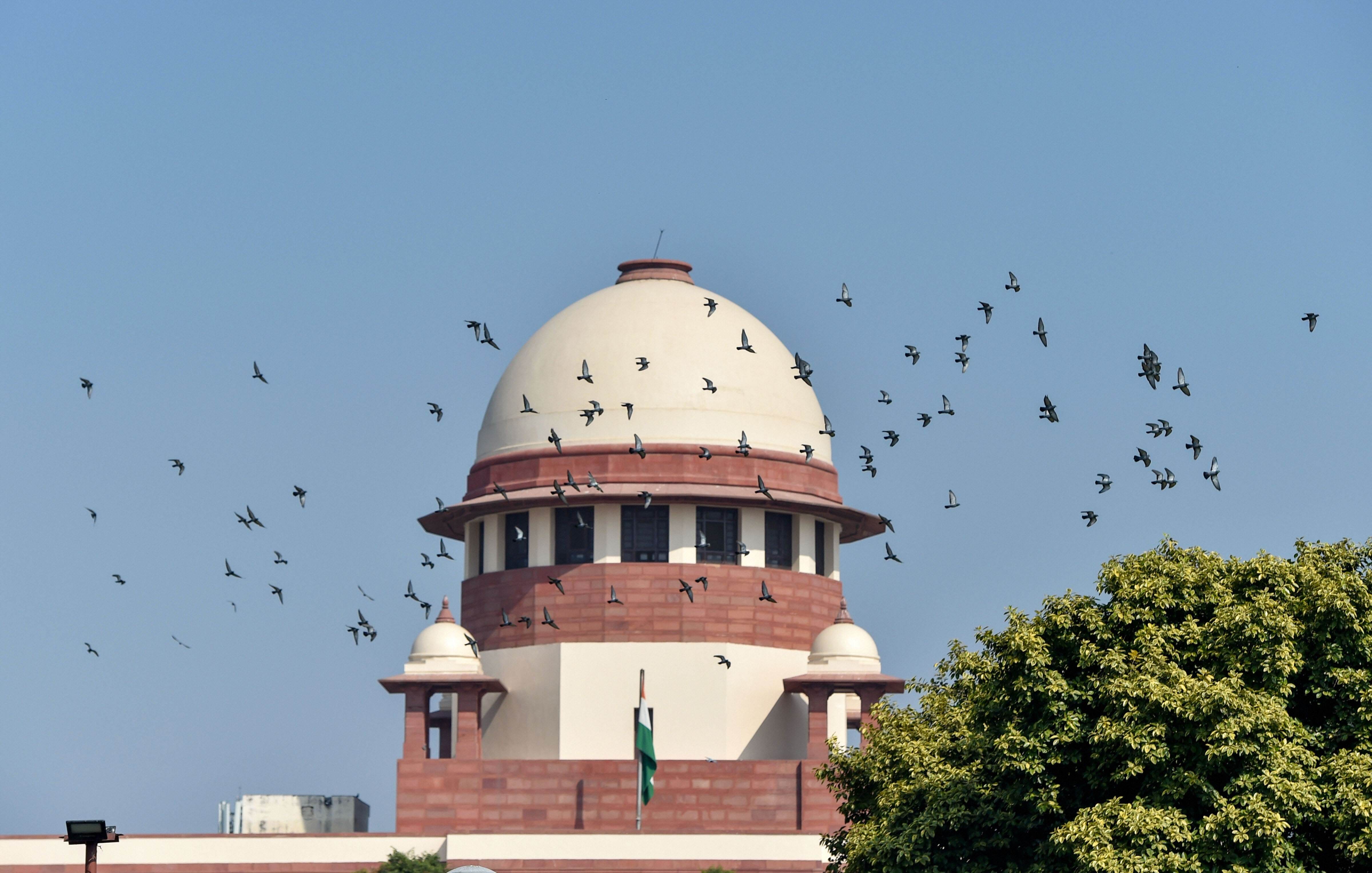 Fire at bank branch inside Supreme Court complex, no casualty reported Fire at bank branch inside Supreme Court complex, no casualty reported