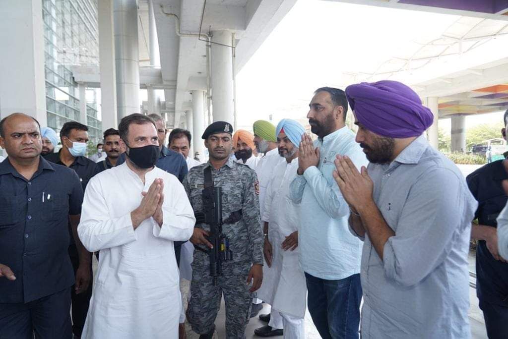 Rahul Gandhi visits Moosewalas house in Punjab