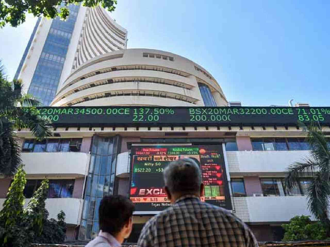 Sensex tumbles 559 points in early trade; Nifty falls to 16,408 level