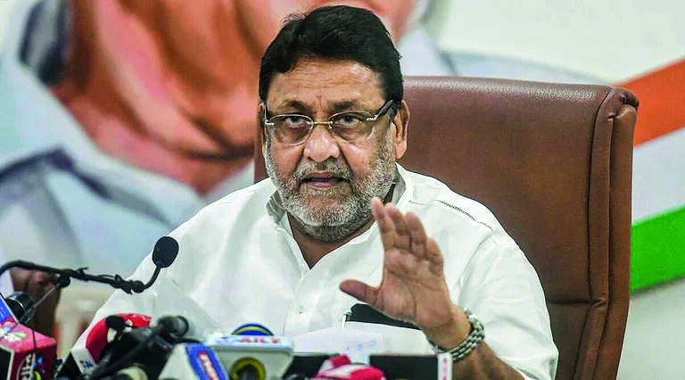 ED opposes pleas of Deshmukh, Malik for 1-day bail