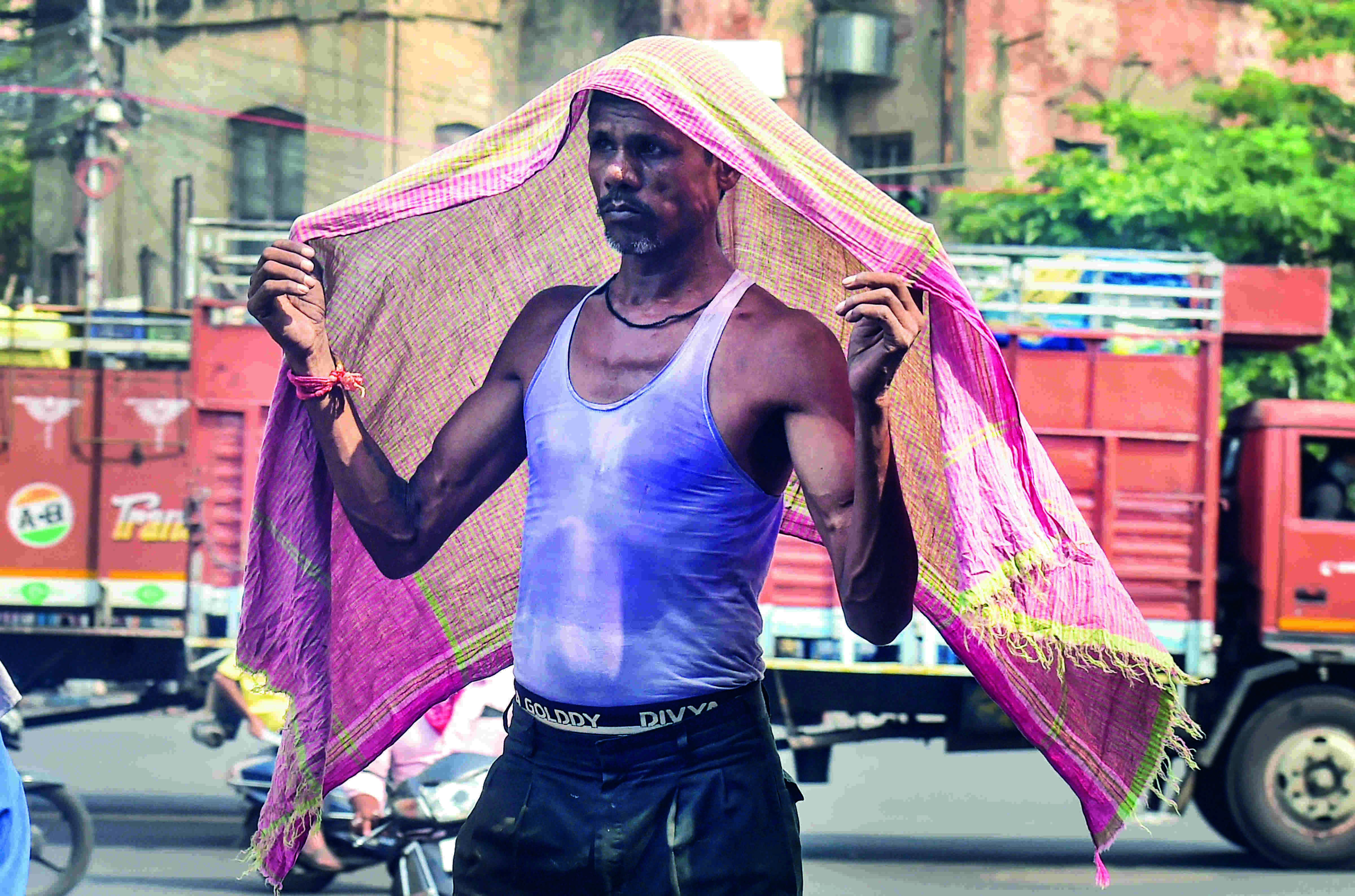 No respite from hot & humid conditions for city dwellers for next three days, says MeT No respite from hot & humid conditions for city dwellers for next three days, says MeT