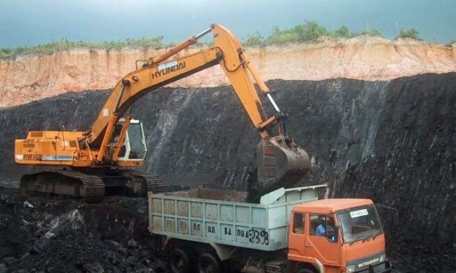 CIL floats maiden tender to import 2.416 MT coal for power sector