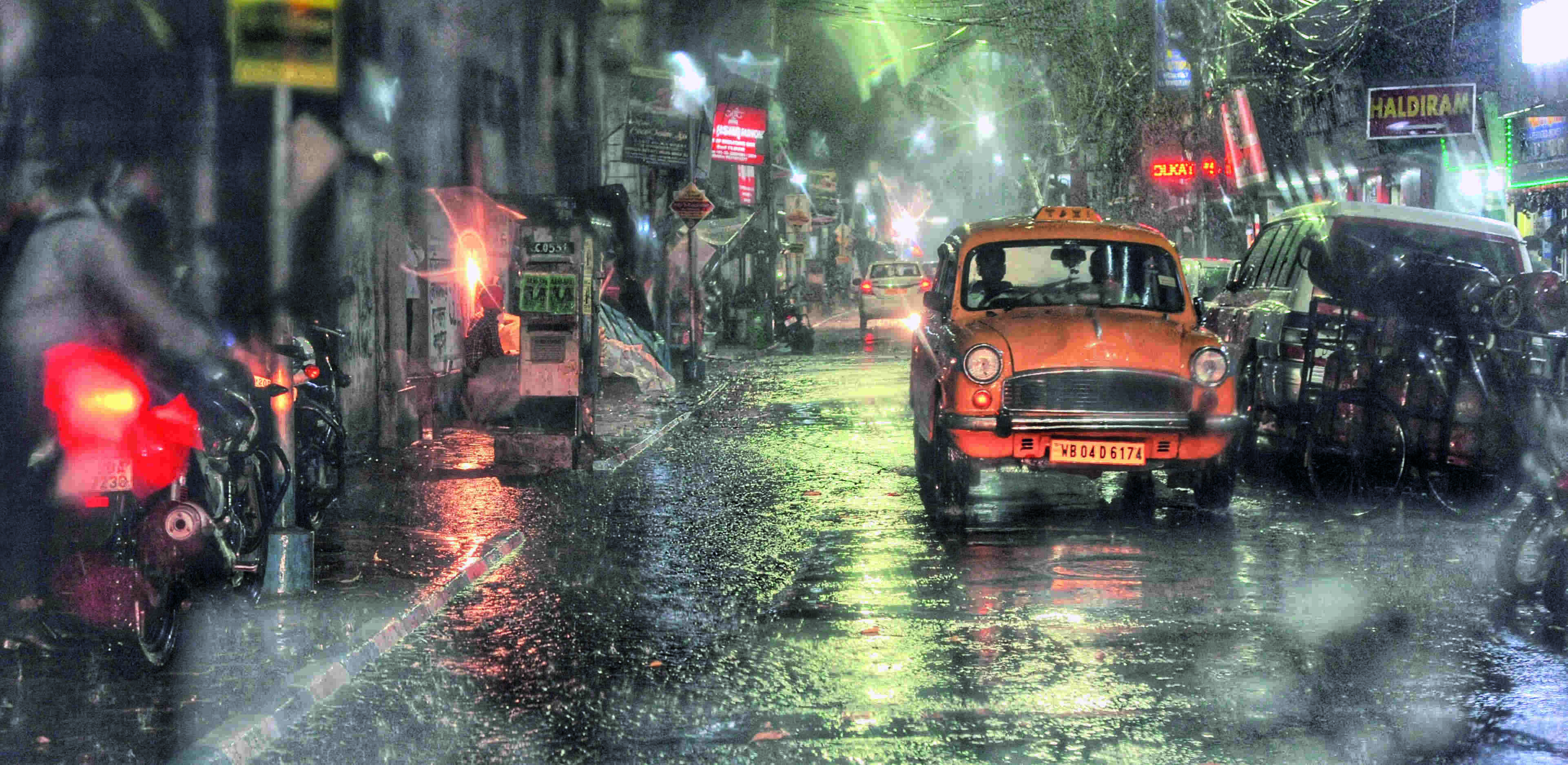 Several South Bengal districts, Kolkata witness strong winds, thundershowers Several South Bengal districts, Kolkata witness strong winds, thundershowers
