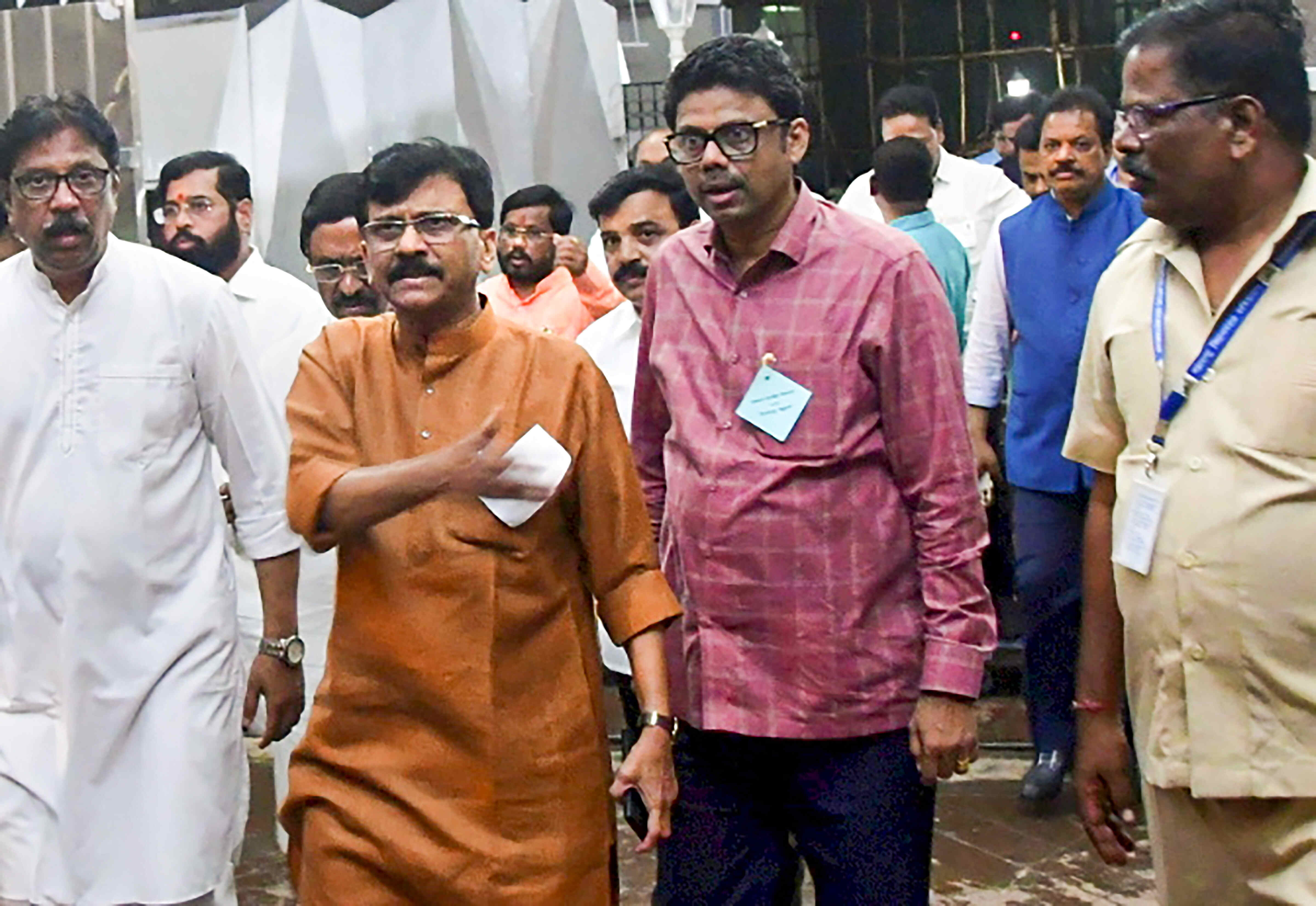 Raut calls BJPs win mandate of horsetrading, accuses EC of siding with that party
