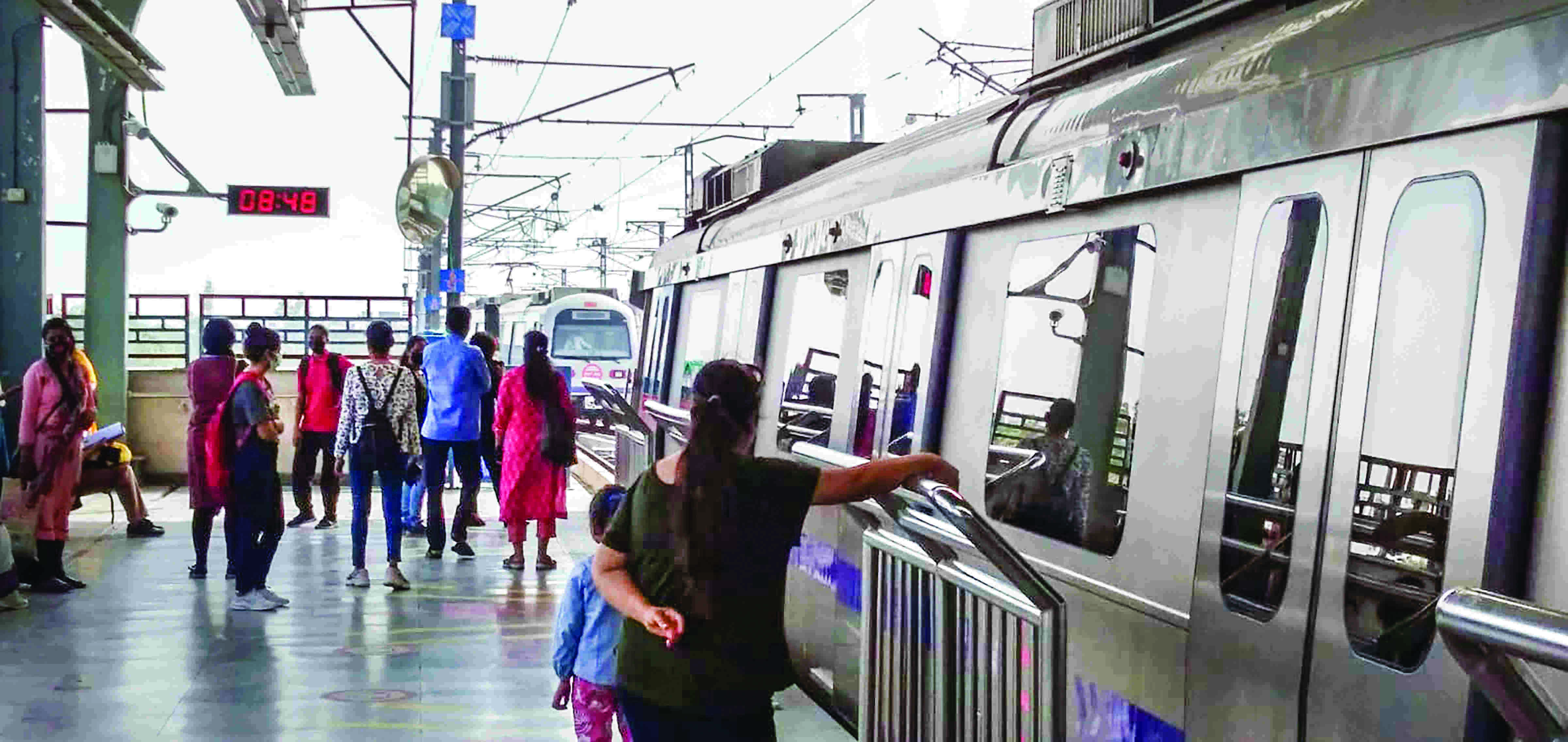 Commuters face hardship as services on Delhi Metros Violet Line affected for nearly 2 hours