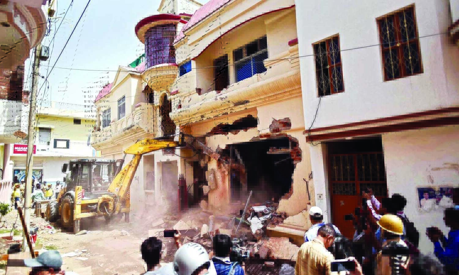 Over 400 held after Friday violence in several states