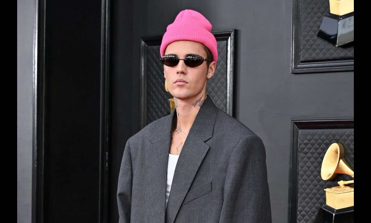 Justin Bieber reveals rare disorder behind facial paralysis Justin Bieber reveals rare disorder behind facial paralysis