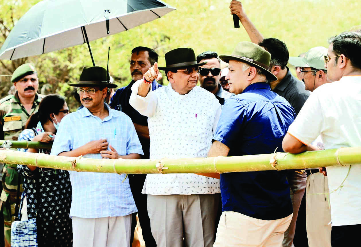 L-G, CM, Dy CM undertake joint visit to Asola-Bhatti Mines forest area L-G, CM, Dy CM undertake joint visit to Asola-Bhatti Mines forest area