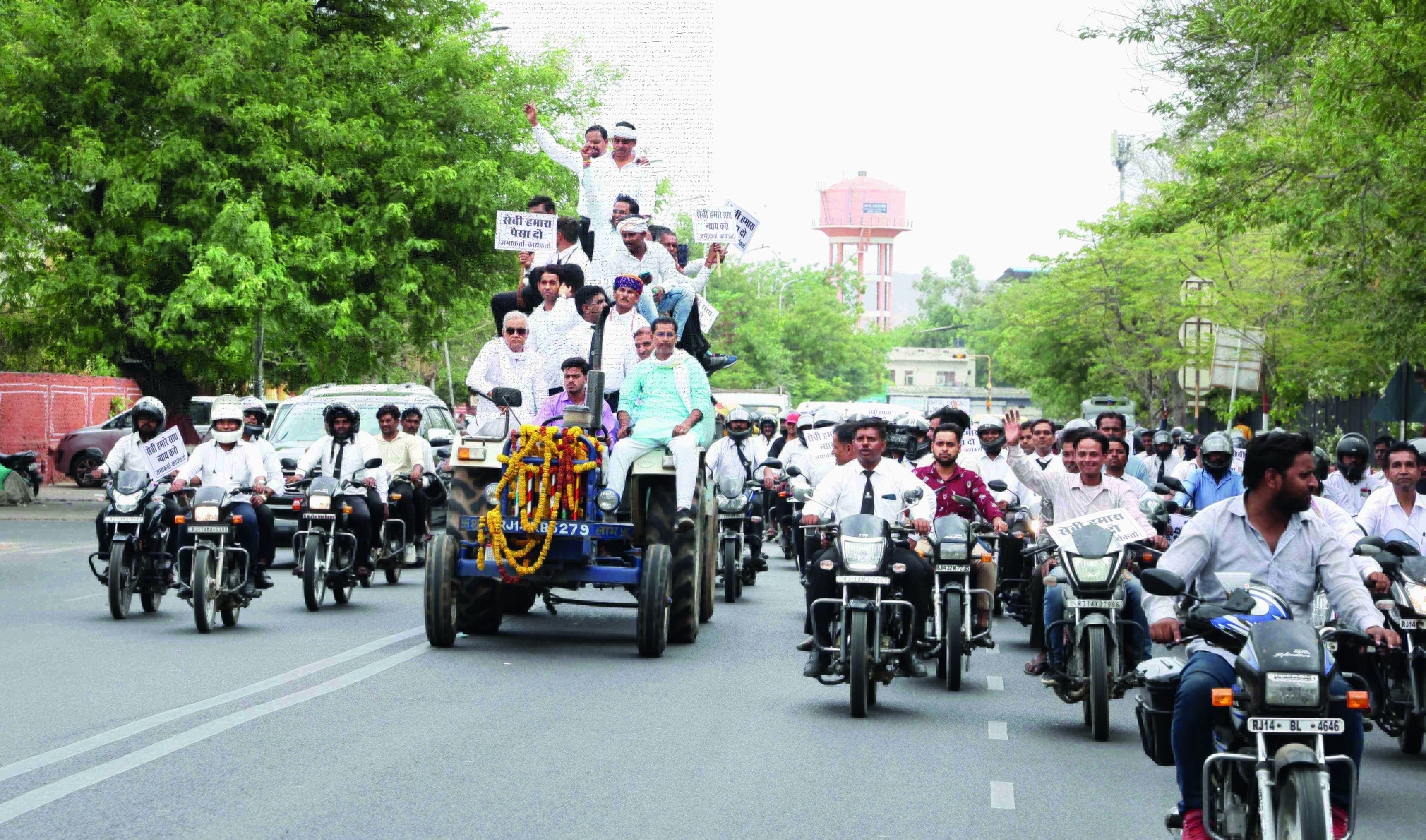 Sahara workers & investors march   against SEBI, demand Rs 25K cr refund